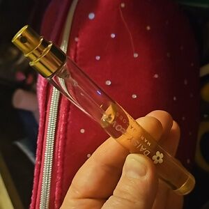 Marc jacobs daisy love travel spray